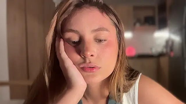 miaferrer777 online show from April 2026 11:28:01 PM