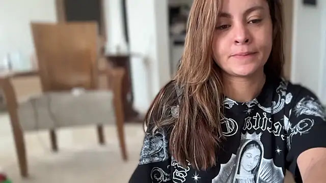 miaferrer777 online show from April 2026 04:21:01 PM