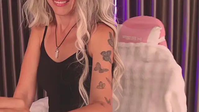 betty xoxoo online show from April 2026 12:11:02 PM