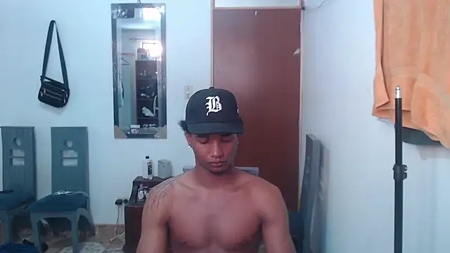 Snapshot of Dani_browx chatting on December 2025 03:40:02 PM Dani browx online show from December 2025 03:40:02 PM