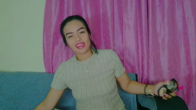 Snapshot of joyshe__vergara chatting on December 2025 05:51:01 AM joyshe vergara online show from December 2025 05:51:01 AM