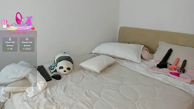 DakothaHyland  online show from February 2026 01:00:01 PM