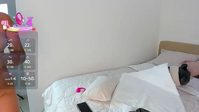 DakothaHyland  online show from February 2026 06:53:01 PM