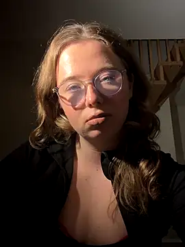 Snapshot of GermanRose chatting on December 2025 07:31:01 PM GermanRose online show from December 2025 07:31:01 PM