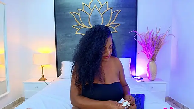 AnnieLeigt online show from May 2026 09:07:02 PM