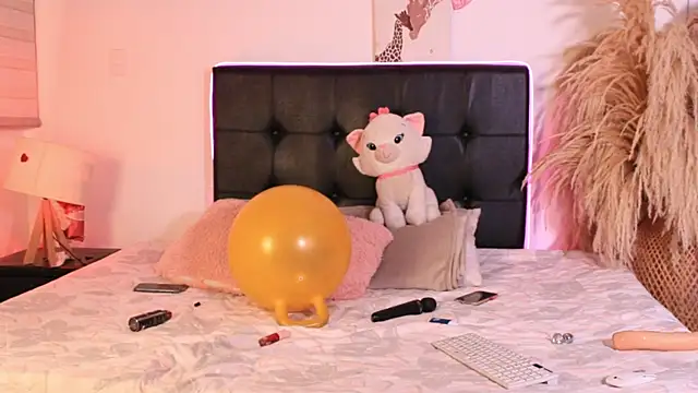 AllyBloom online show from December 2025 12:26:02 AM