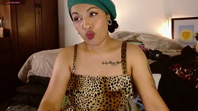 Snapshot of _ChloeMonroe chatting on December 2025 04:17:02 AM ChloeMonroe online show from December 2025 04:17:02 AM