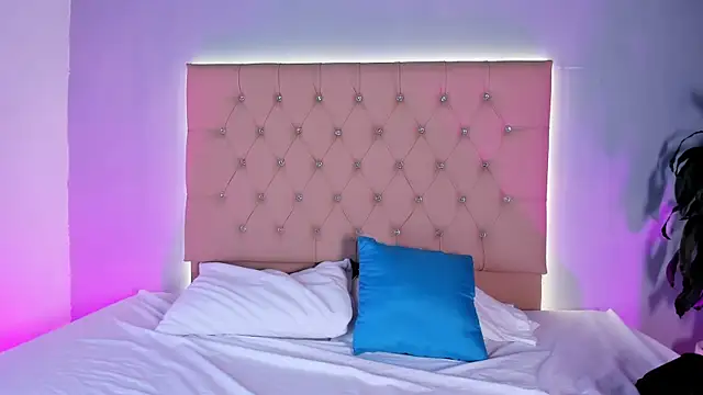 EmmaLawrence  online show from January 2026 08:15:01 PM