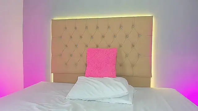 EmmaLawrence  online show from February 2026 07:53:01 PM