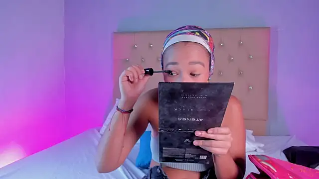 EmmaLawrence  online show from January 2026 07:17:01 PM