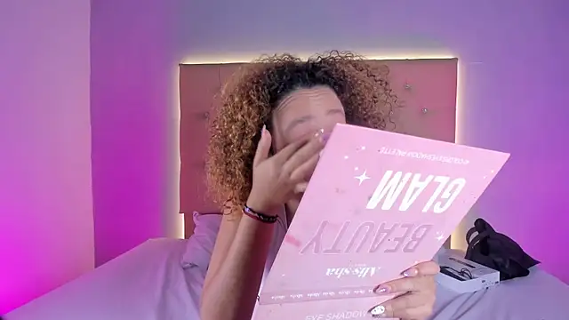 EmmaLawrence  online show from February 2026 09:09:01 AM