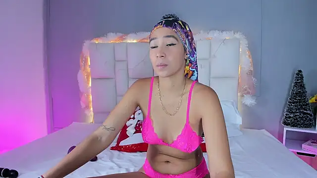 EmmaLawrence  online show from December 2025 04:33:01 PM