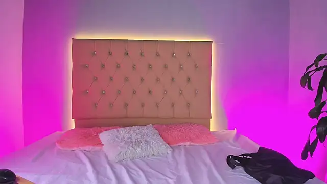 EmmaLawrence  online show from February 2026 09:09:01 AM