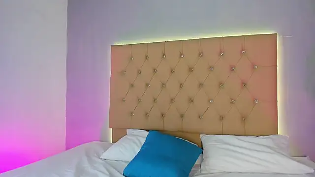 EmmaLawrence  online show from January 2026 08:05:01 PM