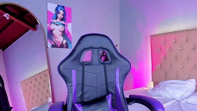 EmmaLawrence  online show from December 2025 07:41:01 PM