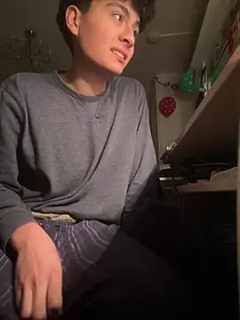 Snapshot of hungspanishtwink chatting on January 2026 05:27:01 PM hungspanishtwink online show from January 2026 05:27:01 PM