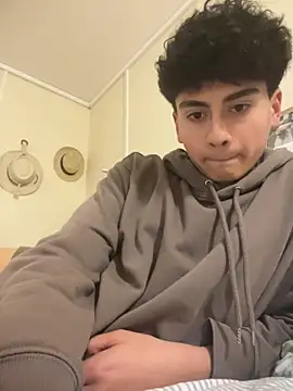 Snapshot of hungspanishtwink chatting on January 2026 07:32:02 PM hungspanishtwink online show from January 2026 07:32:02 PM