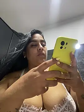 Snapshot of YenthCorona chatting on July 2026 01:39:02 AM YenthCorona online show from July 2026 01:39:02 AM