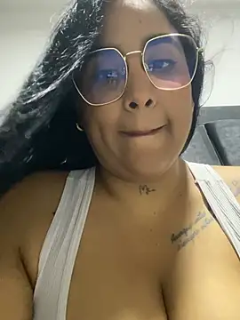 Snapshot of YenthCorona chatting on July 2026 02:20:02 AM YenthCorona online show from July 2026 02:20:02 AM