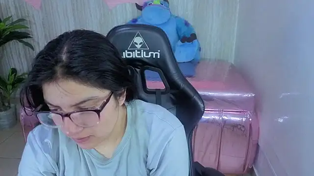 eva smit t online show from March 2026 02:33:02 AM