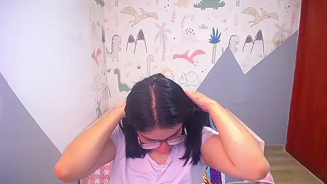 eva smit t online show from December 2025 02:36:02 AM