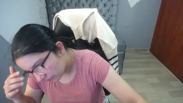 eva smit t online show from February 2026 02:24:02 AM