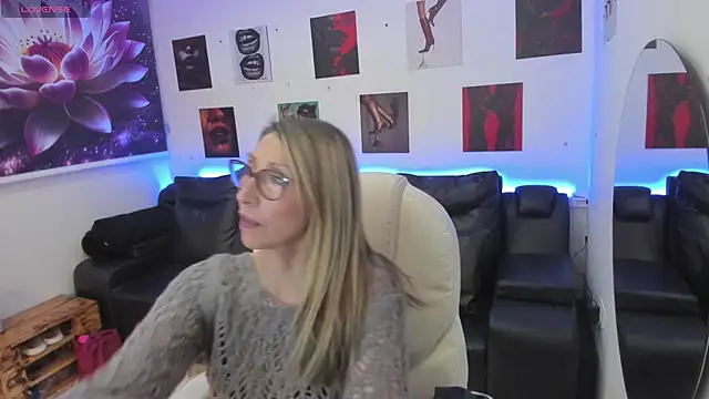 Snapshot of Scarlett_079 chatting on February 2026 11:51:02 AM Scarlett 079 online show from February 2026 11:51:02 AM