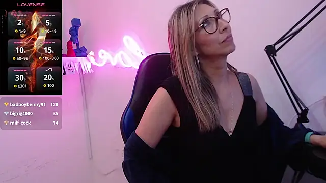 Snapshot of Scarlett_079 chatting on January 2026 05:27:02 PM Scarlett 079 online show from January 2026 05:27:02 PM