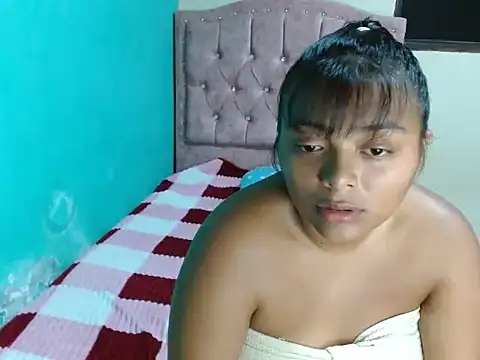 caro lil online show from April 2026 05:32:01 AM