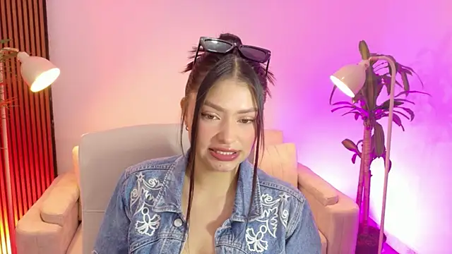 victoria   moon online show from January 2026 01:07:01 PM