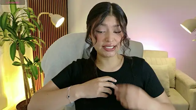 victoria   moon online show from April 2026 01:45:01 PM