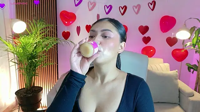 victoria   moon online show from February 2026 01:11:01 PM