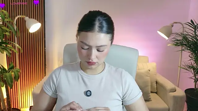 victoria   moon online show from April 2026 01:50:02 PM