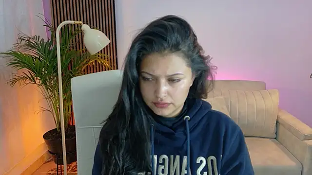 victoria   moon online show from May 2026 01:37:02 PM