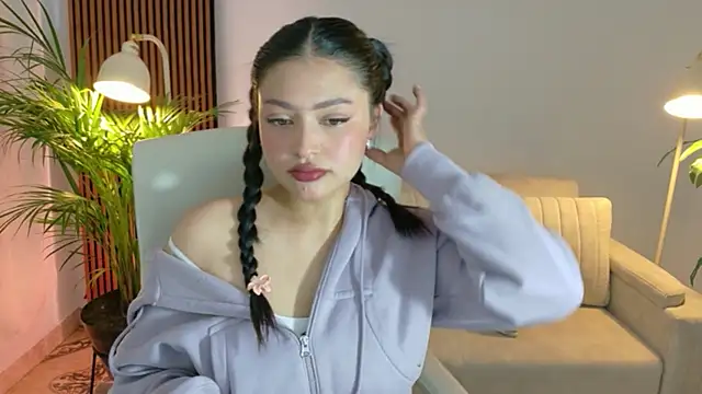 victoria   moon online show from May 2026 01:45:01 PM