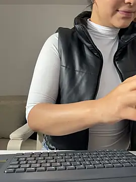 victoria   moon online show from March 2026 03:35:02 PM