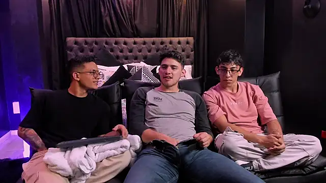 Snapshot of big__friends chatting on February 2026 12:31:02 AM big friends online show from February 2026 12:31:02 AM