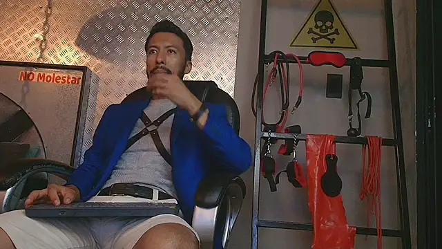 Snapshot of logan_mercer chatting on December 2025 03:38:02 AM logan mercer online show from December 2025 03:38:02 AM