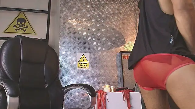 Snapshot of logan_mercer chatting on December 2025 03:12:02 AM logan mercer online show from December 2025 03:12:02 AM