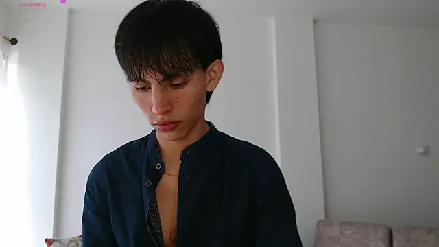 Snapshot of andrew_courtzz chatting on December 2025 07:09:02 PM andrew courtzz online show from December 2025 07:09:02 PM