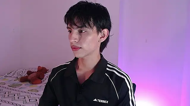 andrew courtzz online show from May 2026 07:36:02 PM
