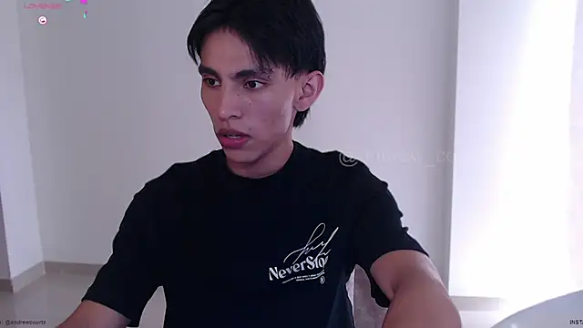 Snapshot of andrew_courtzz chatting on December 2025 08:30:02 PM andrew courtzz online show from December 2025 08:30:02 PM