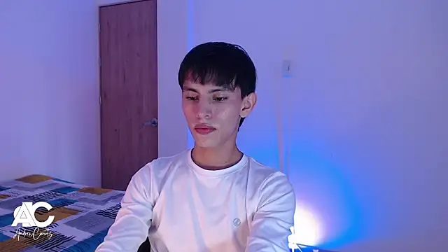 andrew courtzz online show from April 2026 08:32:02 PM