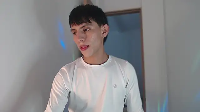 andrew courtzz online show from March 2026 09:30:01 PM