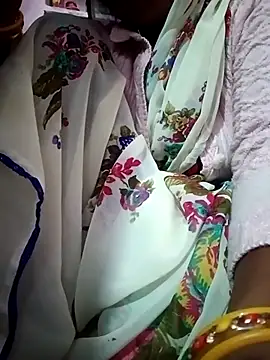 Snapshot of Rashili chatting on December 2025 04:28:02 AM Rashili online show from December 2025 04:28:02 AM