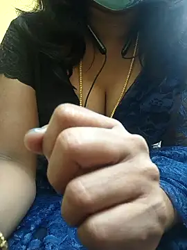 Preeti345 online show from January 2026 01:29:01 PM