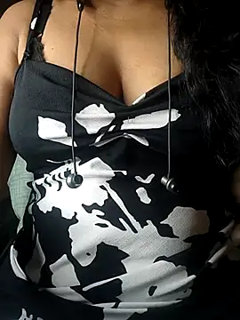 Snapshot of Preeti345 chatting on May 2026 01:11:02 AM Preeti345 online show from May 2026 01:11:02 AM