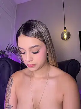 Snapshot of Sophie-velvet chatting on July 2026 07:47:02 PM Sophie-velvet online show from July 2026 07:47:02 PM