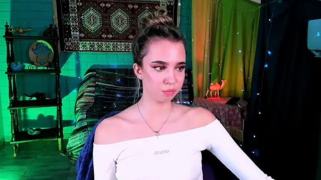 KimPorins online show from April 2026 12:33:02 PM