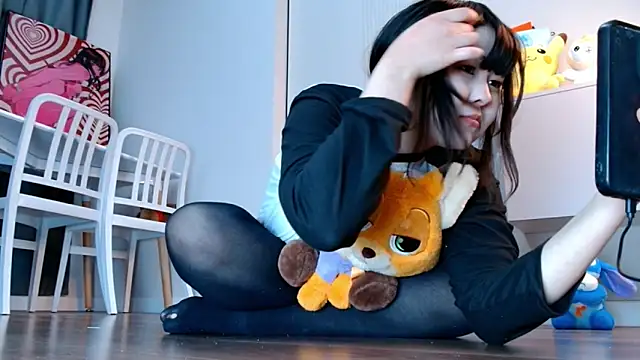 minji snow online show from April 2026 12:51:02 PM